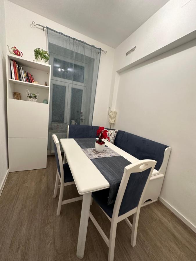 Apartamento Cosy & Quiet In 17Th District Viena Exterior foto