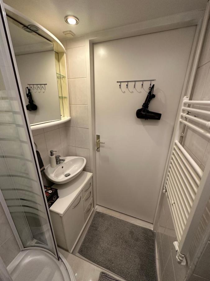 Apartamento Cosy & Quiet In 17Th District Viena Exterior foto