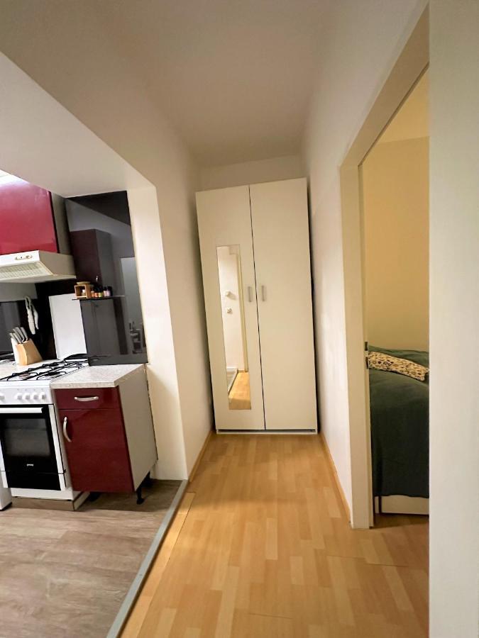 Apartamento Cosy & Quiet In 17Th District Viena Exterior foto